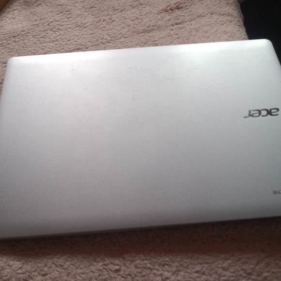 Laptops - Picture 2 of 3